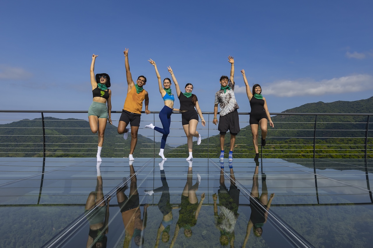 Jorullo Point Glass floor